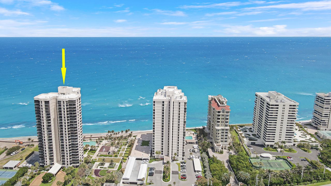 合同活跃: $15,000 (3 贝兹, 3 浴室, 2614 平方英尺)