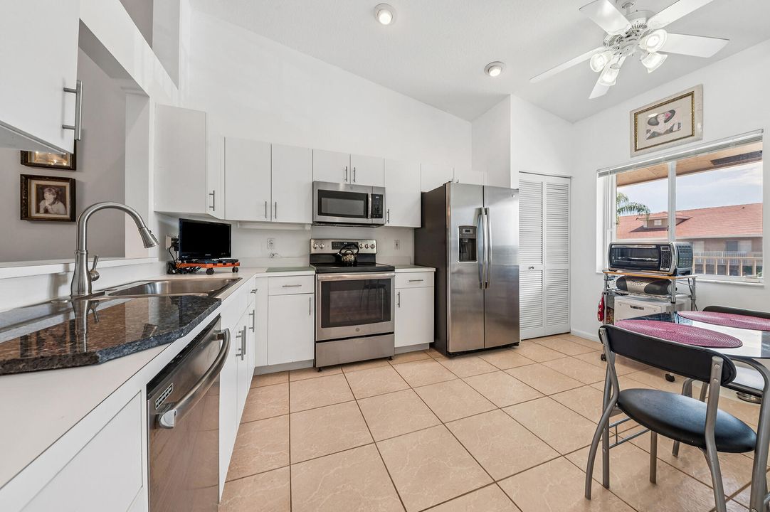 Activo con contrato: $220,000 (3 camas, 2 baños, 1869 Pies cuadrados)