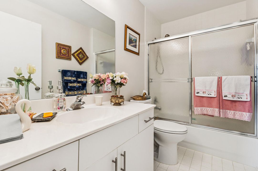 Activo con contrato: $220,000 (3 camas, 2 baños, 1869 Pies cuadrados)