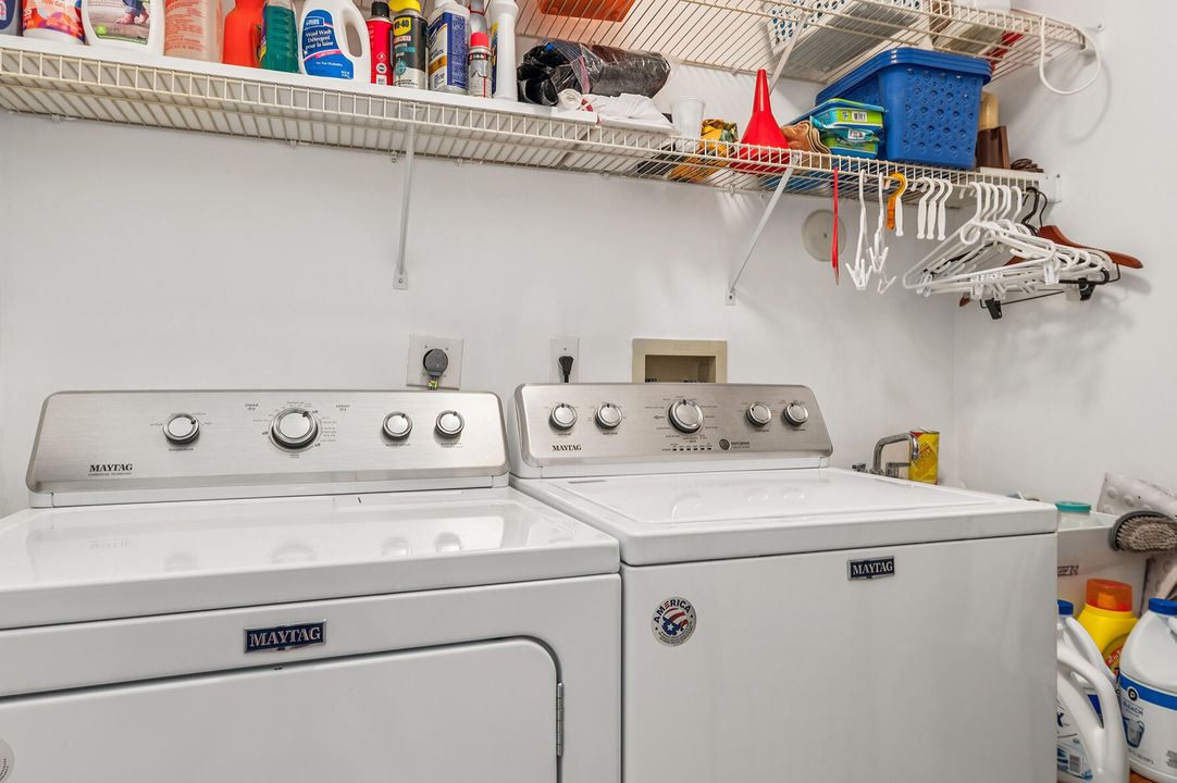 Activo con contrato: $220,000 (3 camas, 2 baños, 1869 Pies cuadrados)