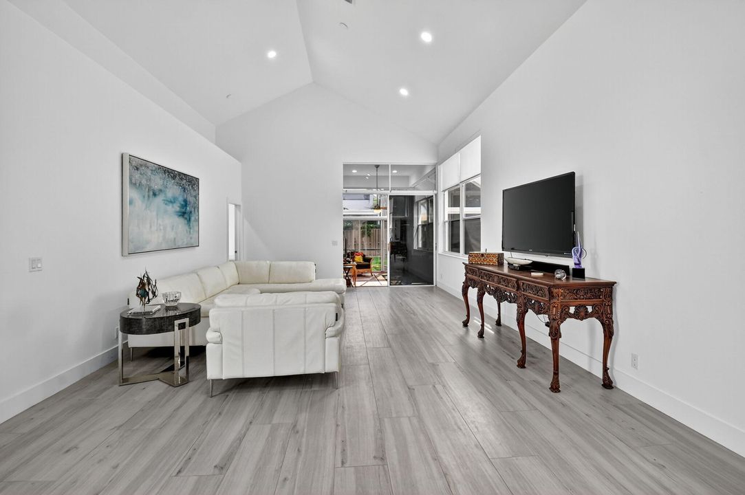 出租: $15,000 (3 贝兹, 2 浴室, 1758 平方英尺)