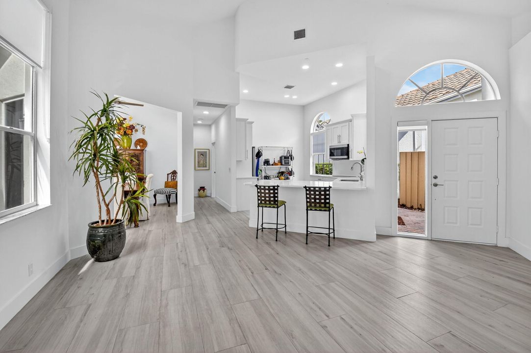 出租: $15,000 (3 贝兹, 2 浴室, 1758 平方英尺)