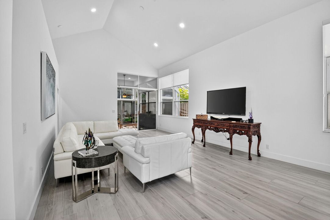 出租: $15,000 (3 贝兹, 2 浴室, 1758 平方英尺)