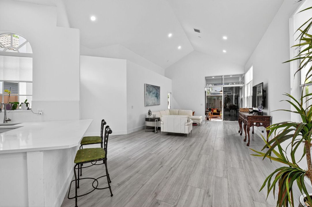 出租: $15,000 (3 贝兹, 2 浴室, 1758 平方英尺)