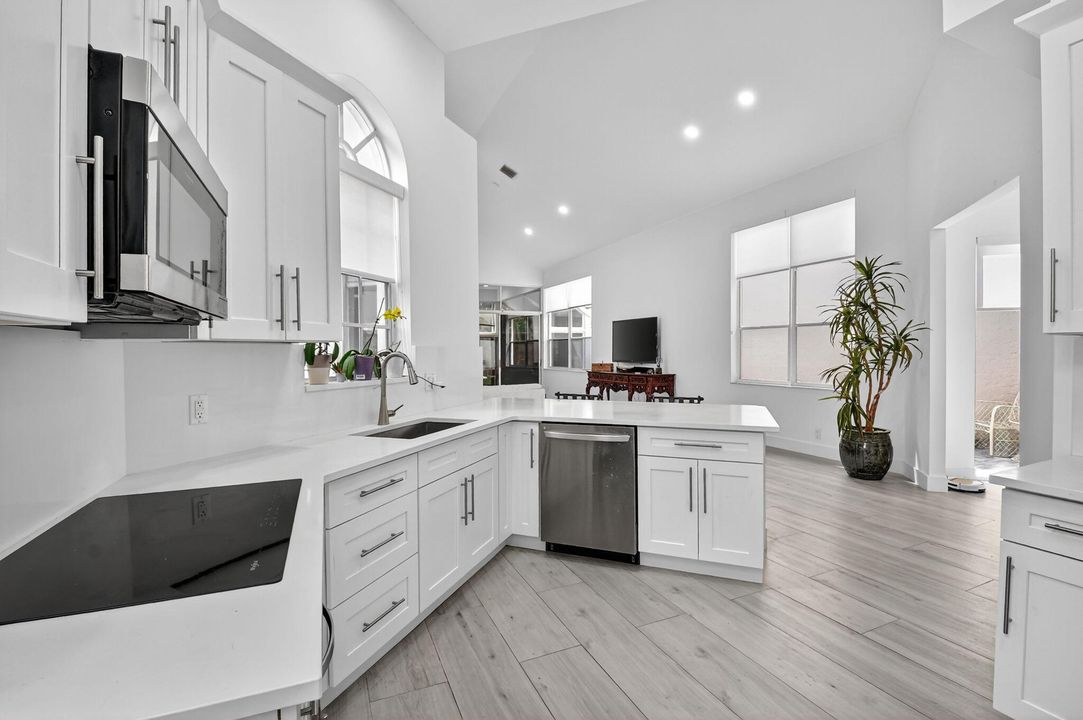 出租: $15,000 (3 贝兹, 2 浴室, 1758 平方英尺)