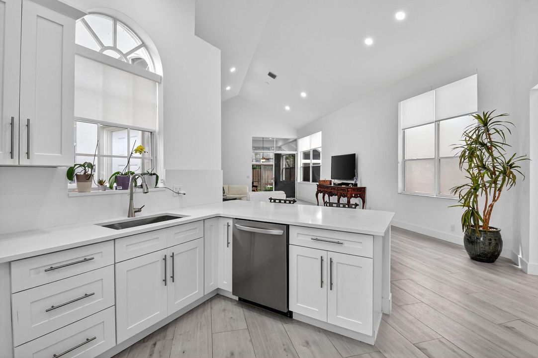 出租: $15,000 (3 贝兹, 2 浴室, 1758 平方英尺)