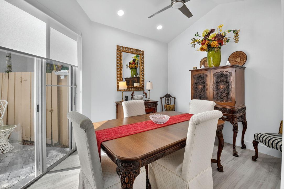 出租: $15,000 (3 贝兹, 2 浴室, 1758 平方英尺)