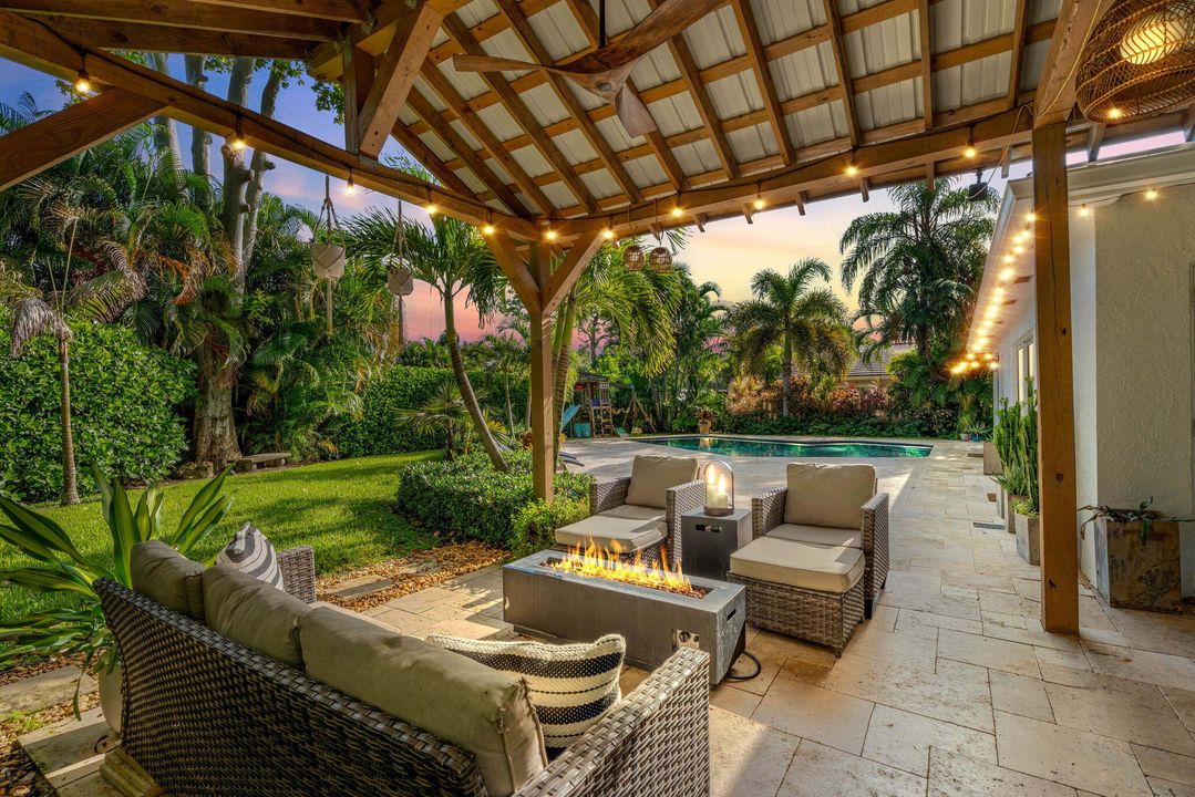 Recently Sold: $930,000 (3 beds, 2 baths, 2134 Square Feet)