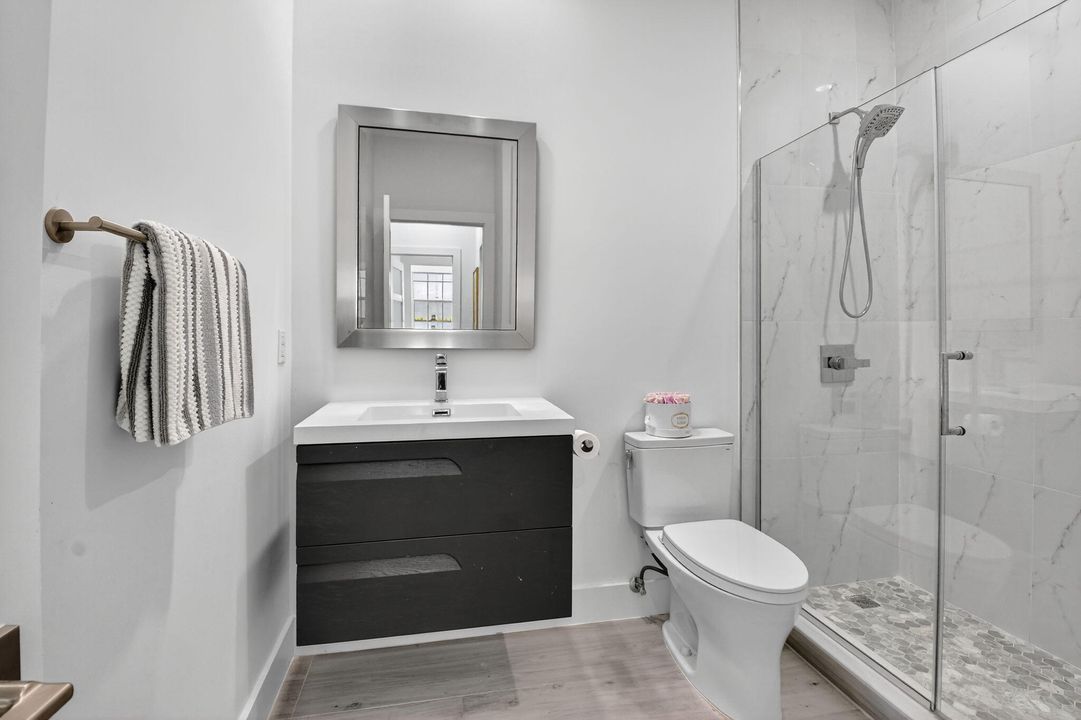 出租: $15,000 (3 贝兹, 2 浴室, 1758 平方英尺)