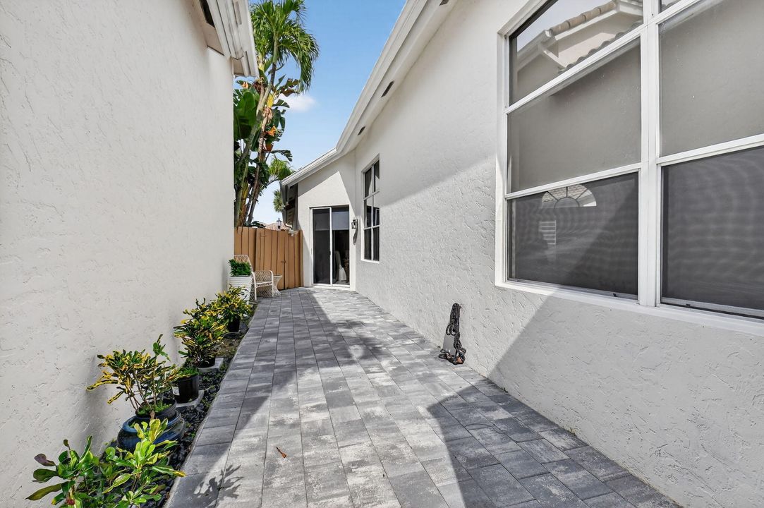 出租: $15,000 (3 贝兹, 2 浴室, 1758 平方英尺)