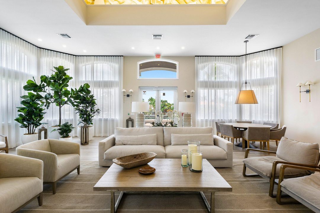 合同活跃: $975,000 (4 贝兹, 3 浴室, 2935 平方英尺)