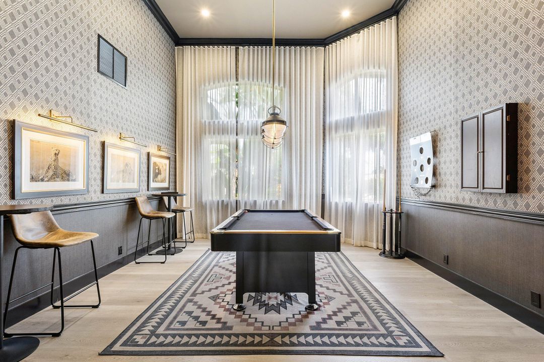 合同活跃: $975,000 (4 贝兹, 3 浴室, 2935 平方英尺)