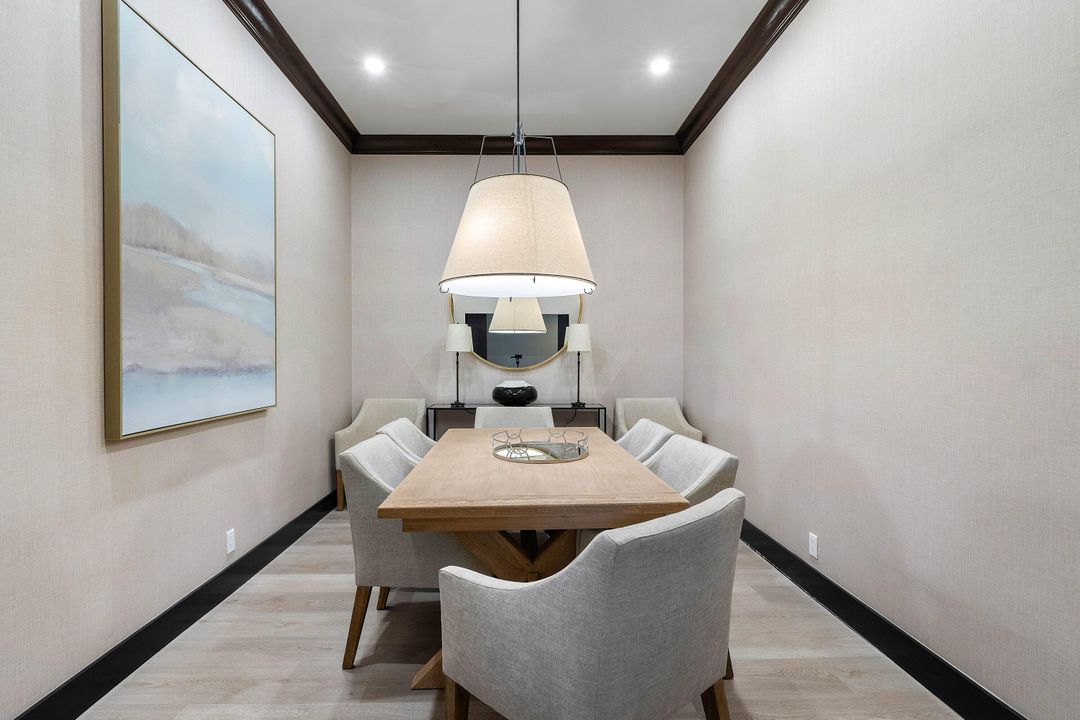 合同活跃: $975,000 (4 贝兹, 3 浴室, 2935 平方英尺)