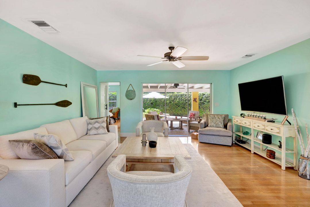 For Sale: $1,999,000 (3 beds, 2 baths, 1462 Square Feet)