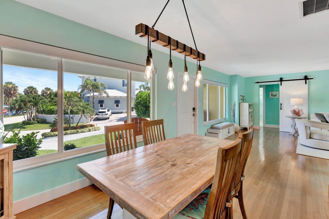 For Sale: $1,999,000 (3 beds, 2 baths, 1462 Square Feet)