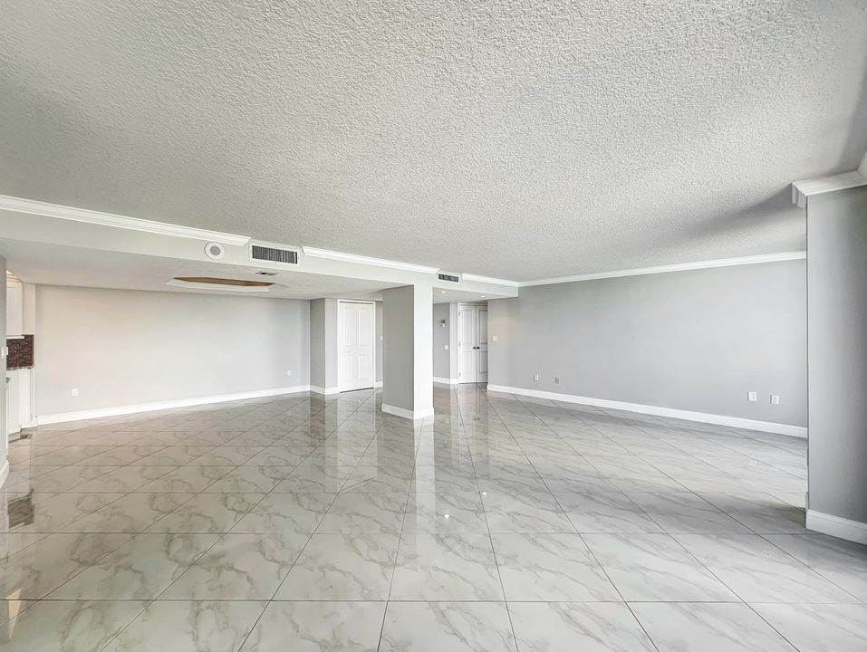 Active With Contract: $3,750 (2 beds, 2 baths, 1432 Square Feet)