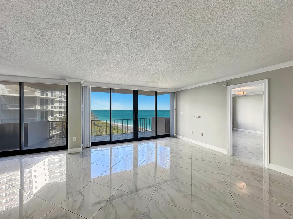 Active With Contract: $3,750 (2 beds, 2 baths, 1432 Square Feet)