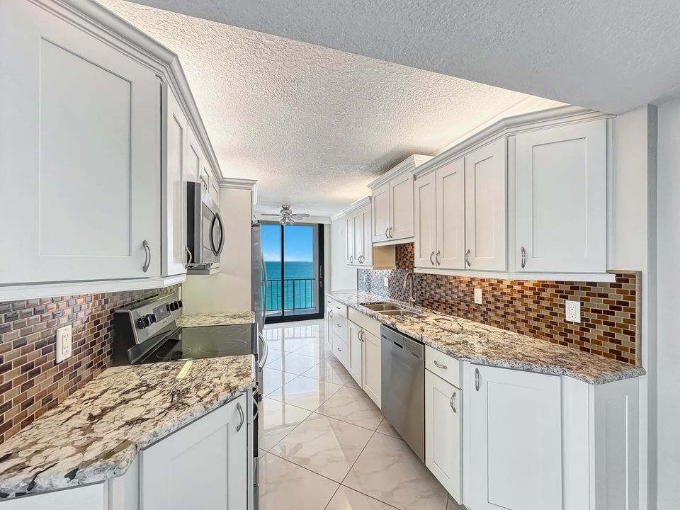 Active With Contract: $3,750 (2 beds, 2 baths, 1432 Square Feet)