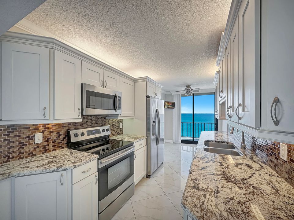 Active With Contract: $3,750 (2 beds, 2 baths, 1432 Square Feet)