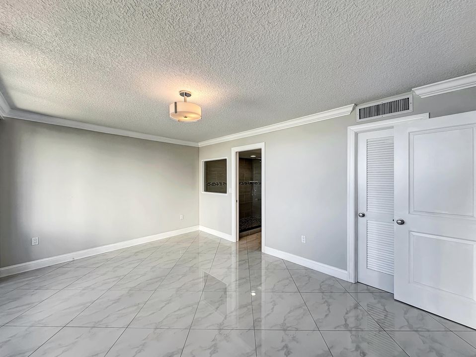 Active With Contract: $3,750 (2 beds, 2 baths, 1432 Square Feet)