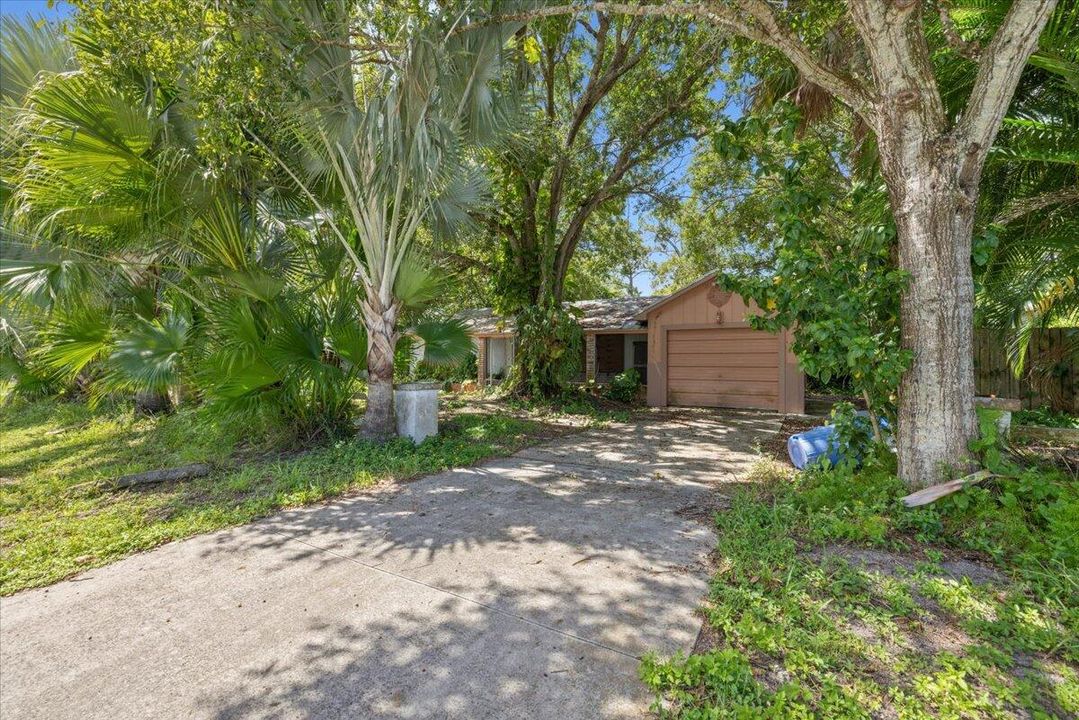 合同活跃: $240,000 (2 贝兹, 1 浴室, 1700 平方英尺)