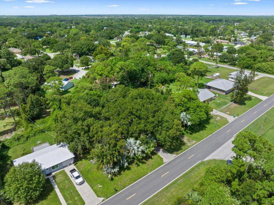 合同活跃: $240,000 (2 贝兹, 1 浴室, 1700 平方英尺)