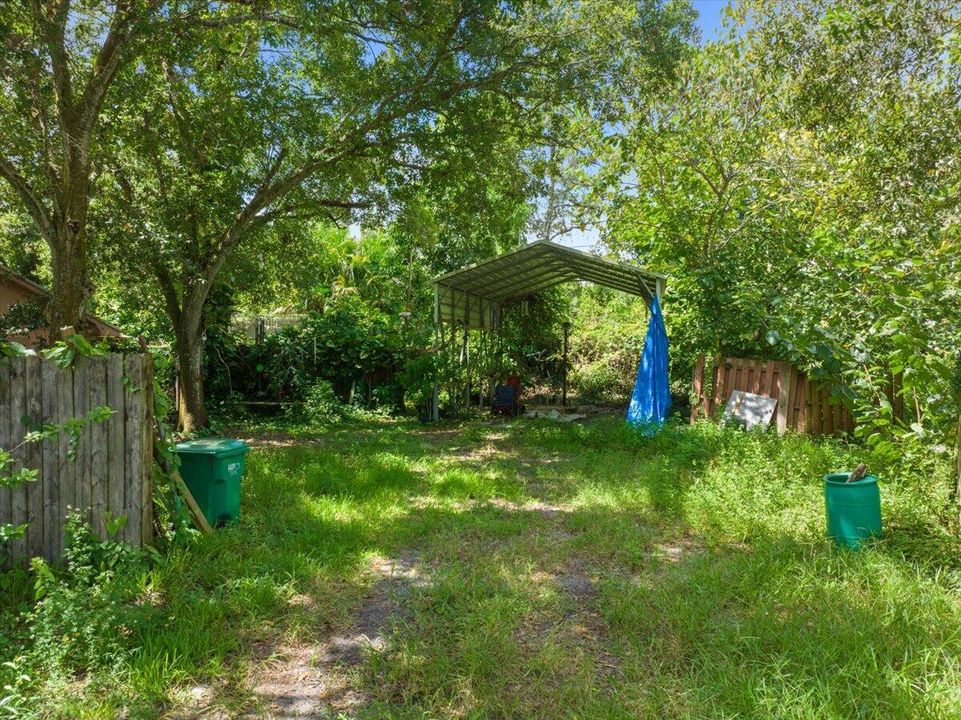 合同活跃: $240,000 (2 贝兹, 1 浴室, 1700 平方英尺)