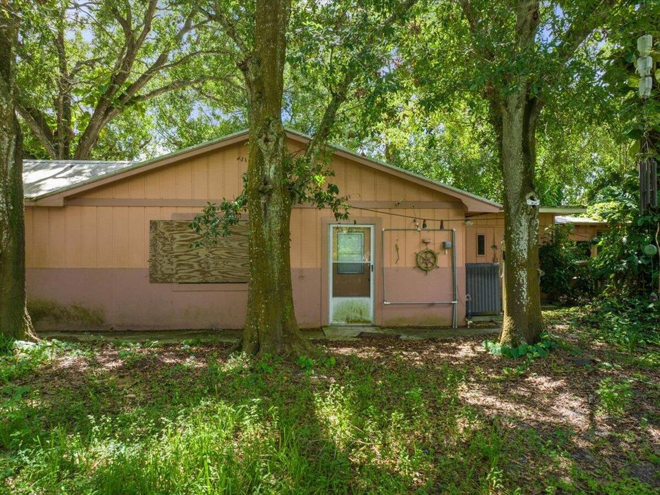 合同活跃: $240,000 (2 贝兹, 1 浴室, 1700 平方英尺)