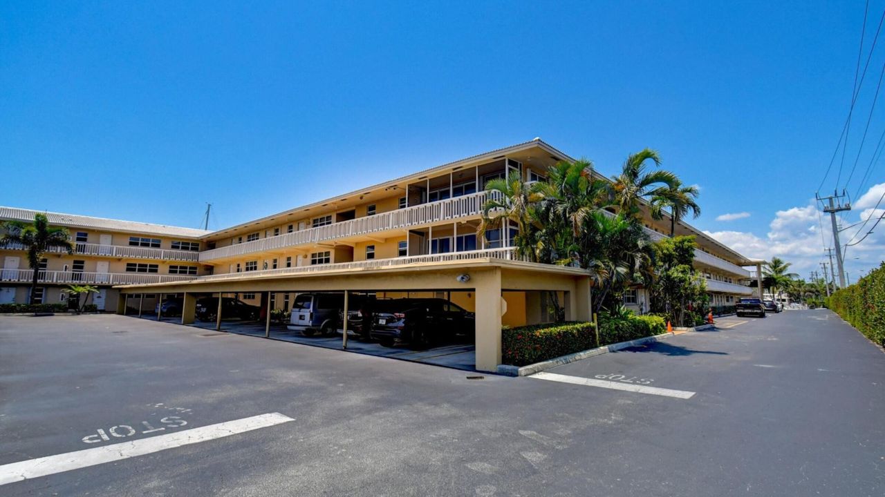 合同活跃: $249,999 (2 贝兹, 2 浴室, 1020 平方英尺)