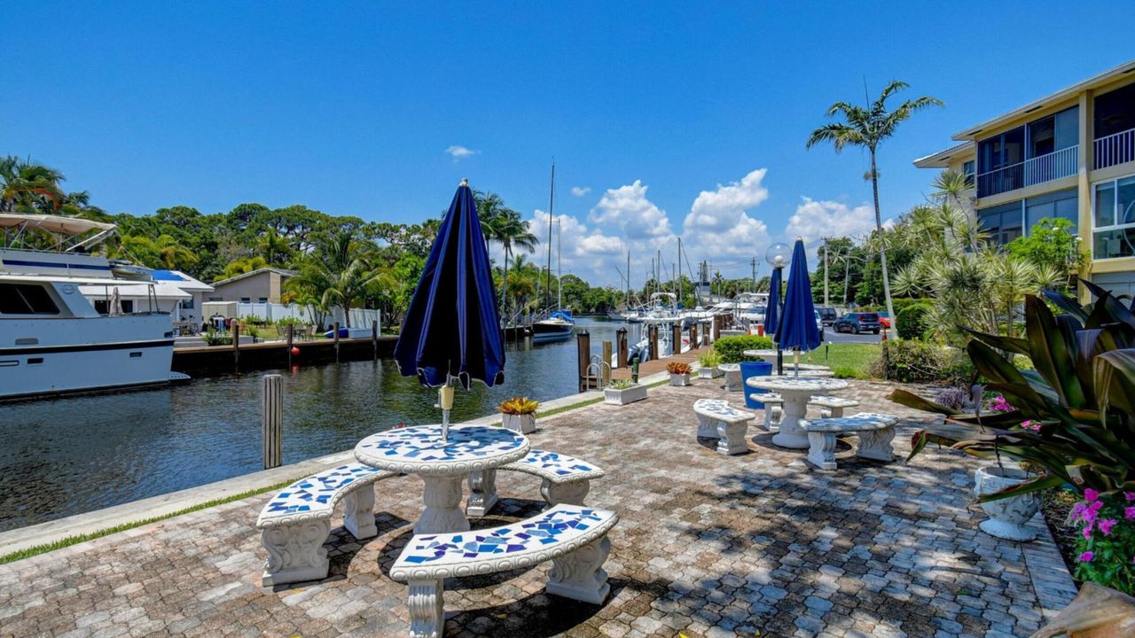 合同活跃: $249,999 (2 贝兹, 2 浴室, 1020 平方英尺)