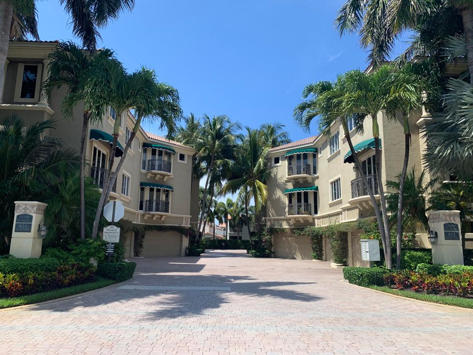 Recently Sold: $1,795,000 (3 beds, 3 baths, 3031 Square Feet)