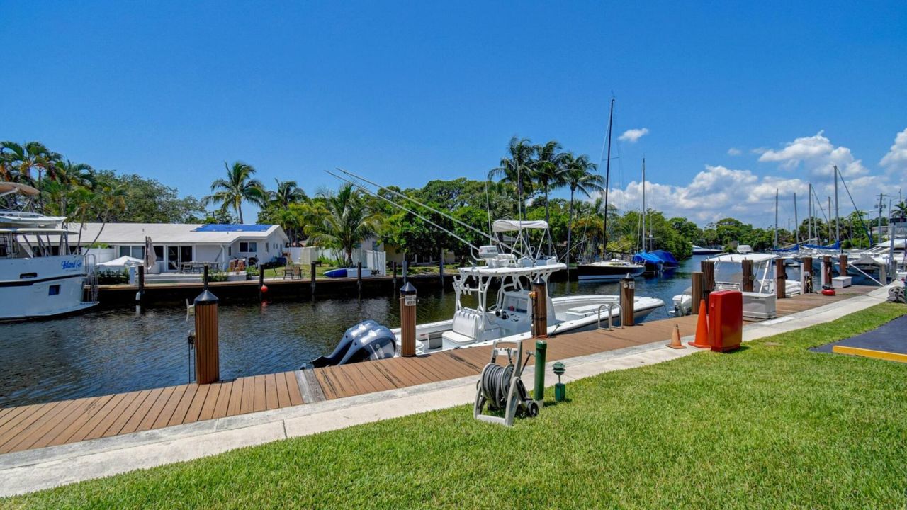 合同活跃: $249,999 (2 贝兹, 2 浴室, 1020 平方英尺)