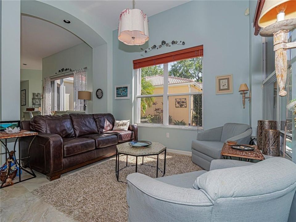 En Venta: $650,000 (3 camas, 2 baños, 2003 Pies cuadrados)