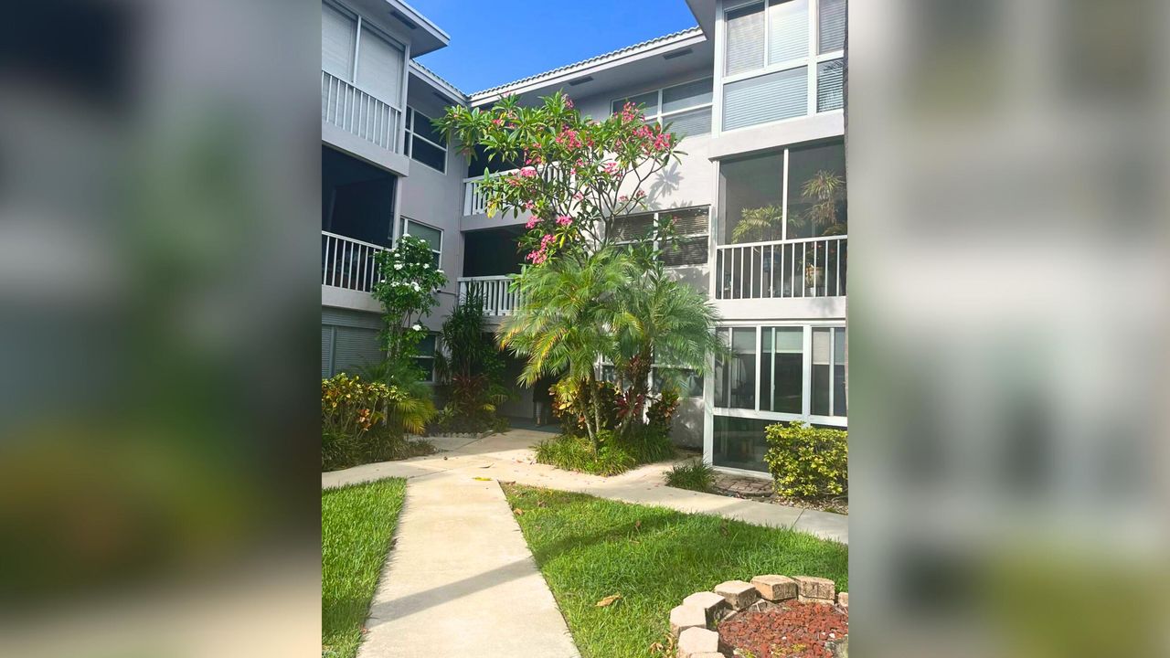 合同活跃: $249,999 (2 贝兹, 2 浴室, 1020 平方英尺)