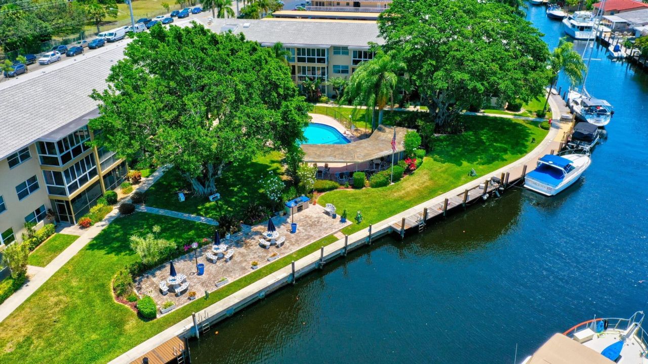 合同活跃: $249,999 (2 贝兹, 2 浴室, 1020 平方英尺)