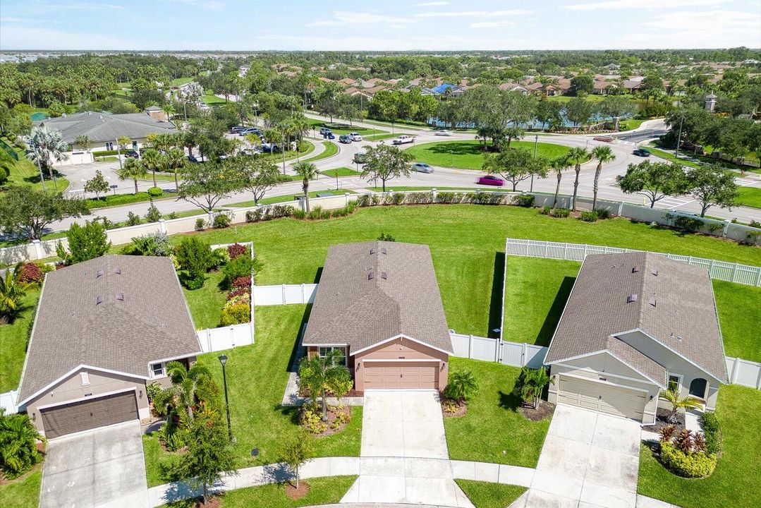 Active With Contract: $2,500 (3 beds, 2 baths, 1535 Square Feet)