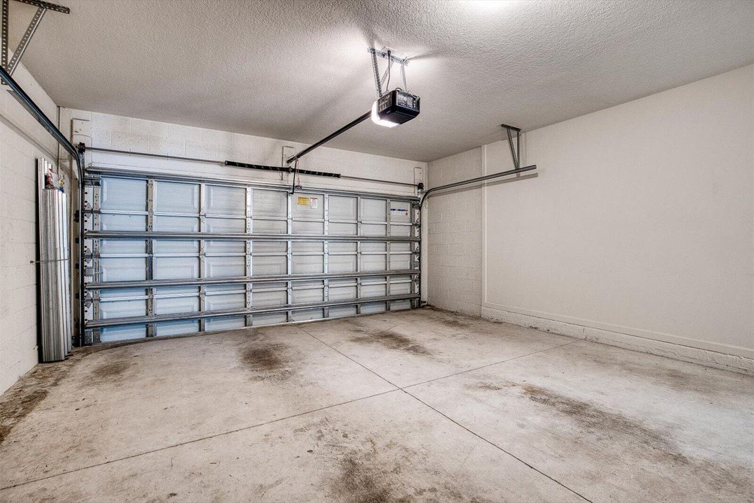 Active With Contract: $2,500 (3 beds, 2 baths, 1535 Square Feet)