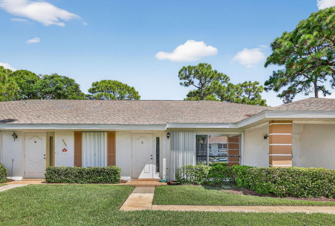 For Sale: $65,000 (1 beds, 1 baths, 816 Square Feet)