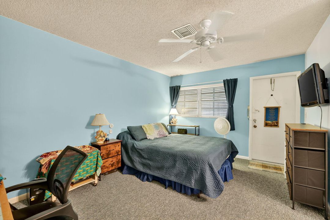 For Sale: $65,000 (1 beds, 1 baths, 816 Square Feet)