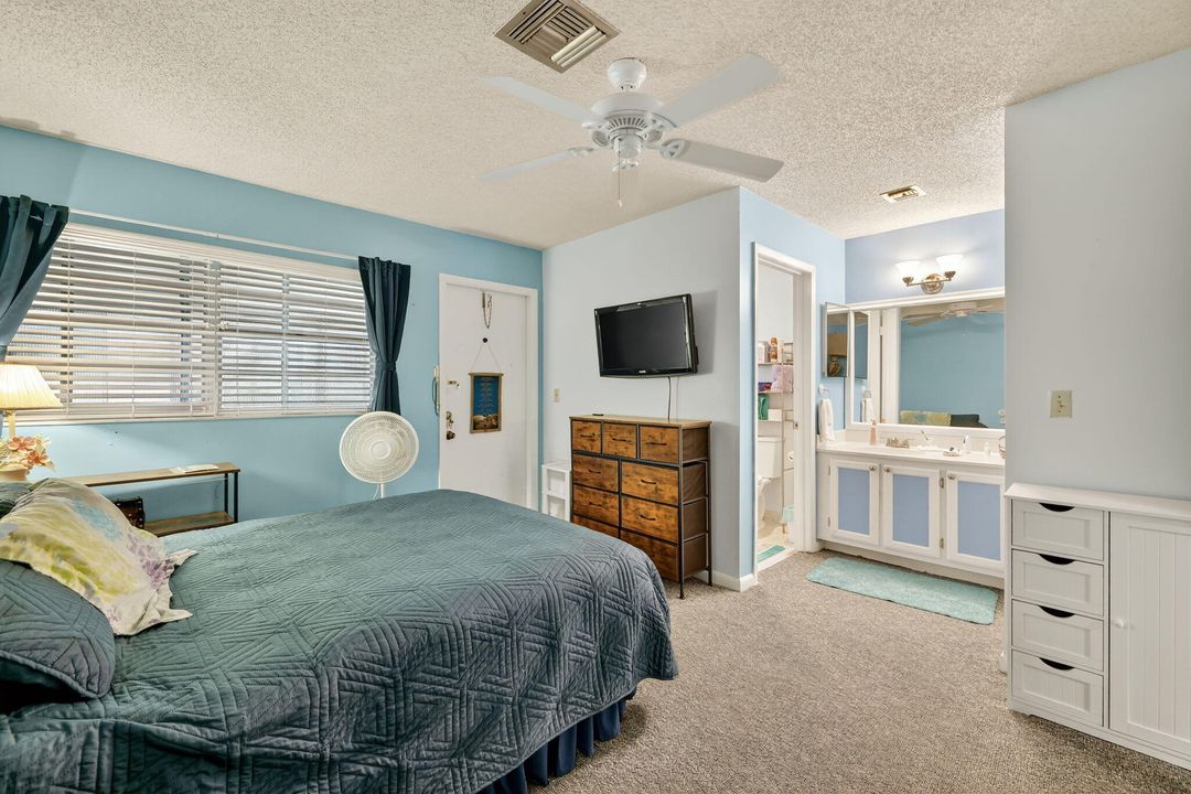 For Sale: $65,000 (1 beds, 1 baths, 816 Square Feet)