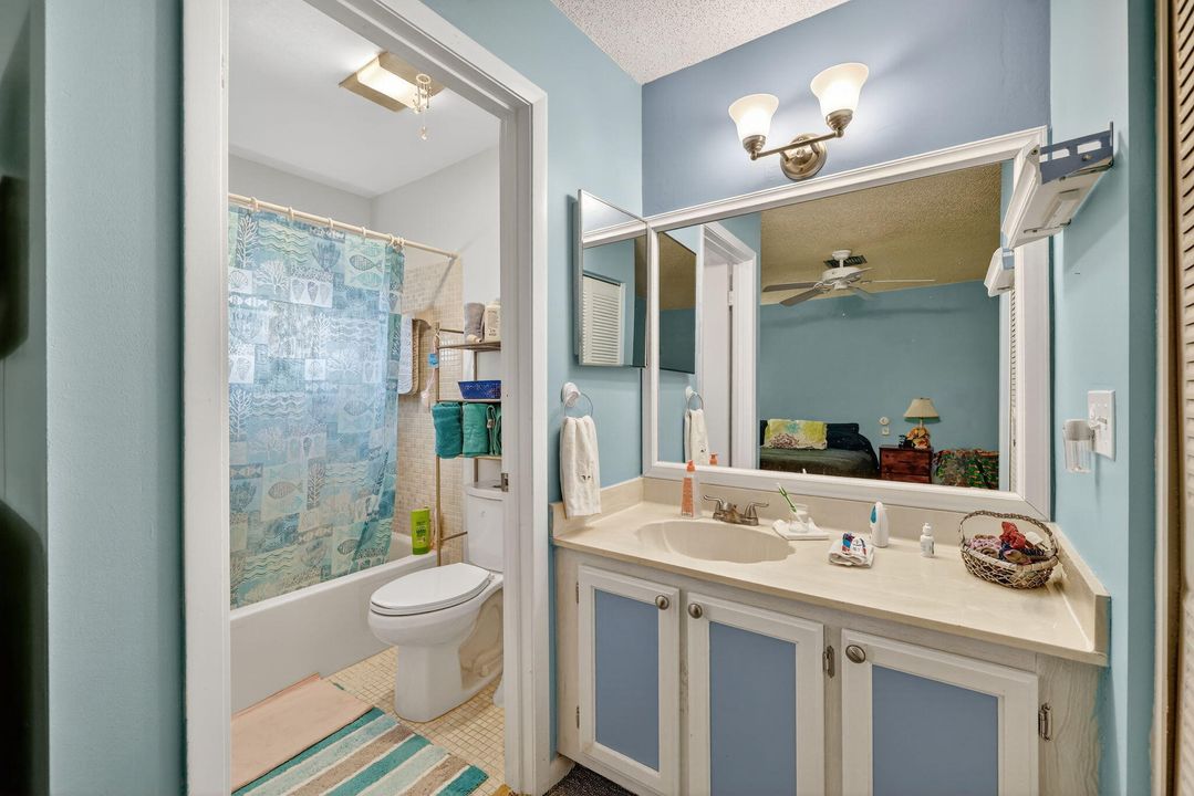 For Sale: $65,000 (1 beds, 1 baths, 816 Square Feet)