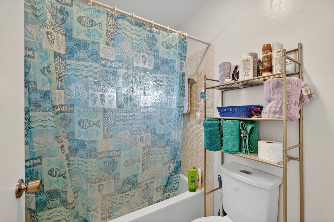 For Sale: $65,000 (1 beds, 1 baths, 816 Square Feet)