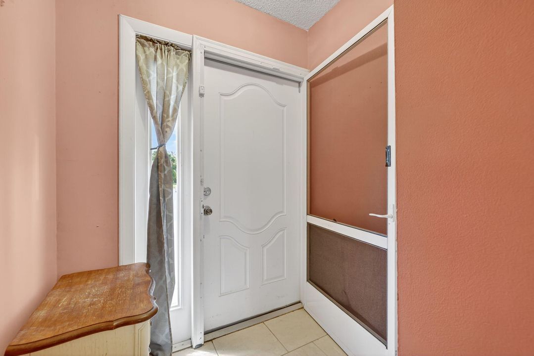 For Sale: $65,000 (1 beds, 1 baths, 816 Square Feet)