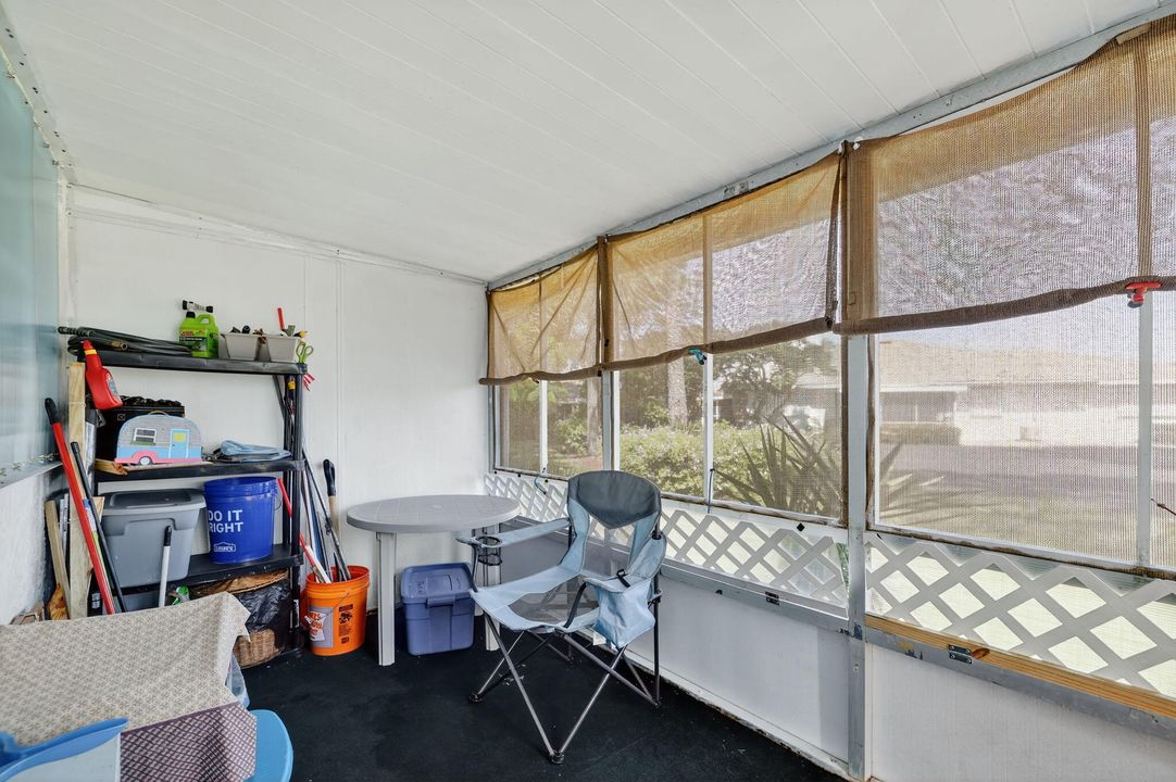 For Sale: $65,000 (1 beds, 1 baths, 816 Square Feet)