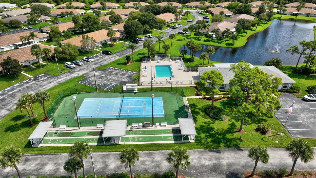 For Sale: $65,000 (1 beds, 1 baths, 816 Square Feet)