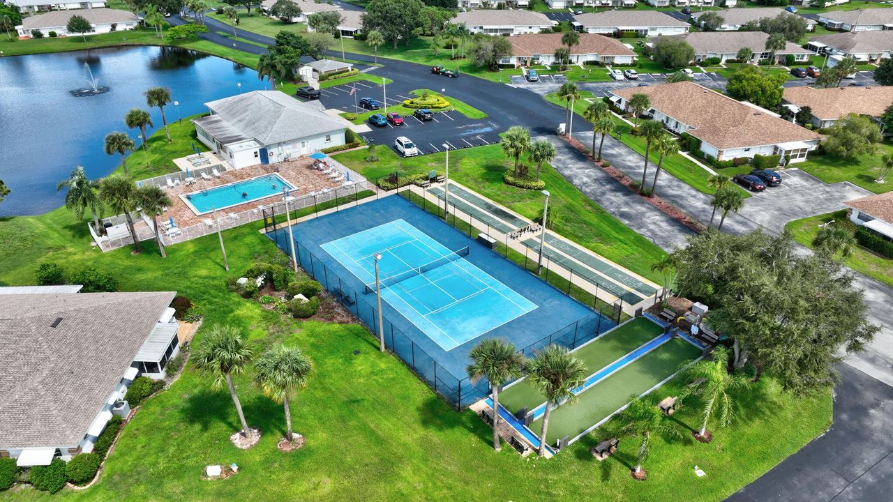 For Sale: $65,000 (1 beds, 1 baths, 816 Square Feet)