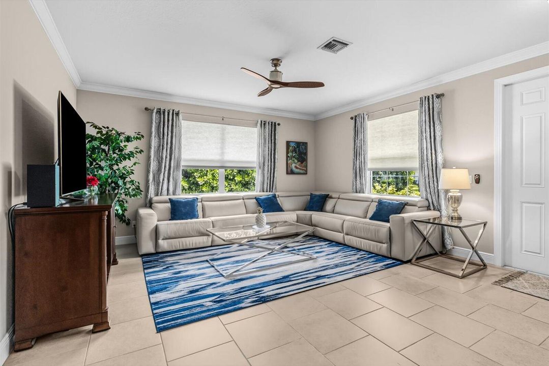 Под контрактом: $925,000 (4 спален, 3 ванн, 2444 Квадратных фут)