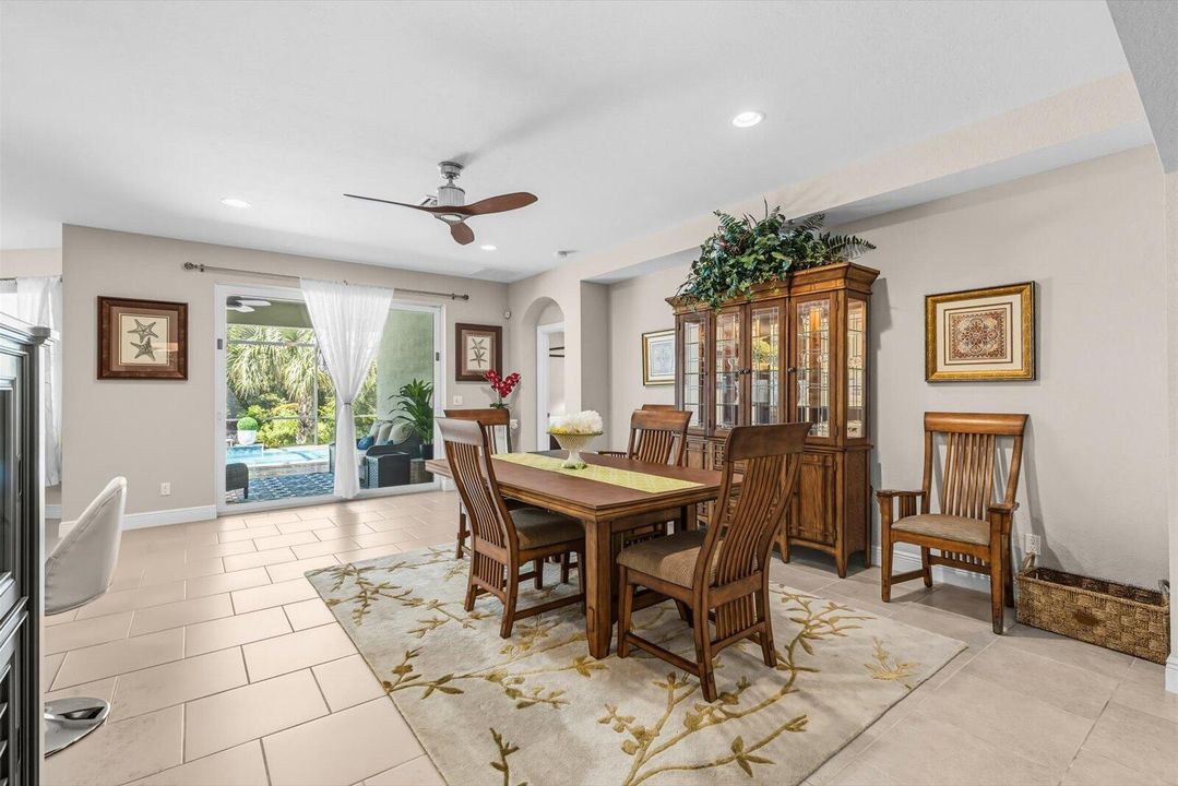 Под контрактом: $925,000 (4 спален, 3 ванн, 2444 Квадратных фут)