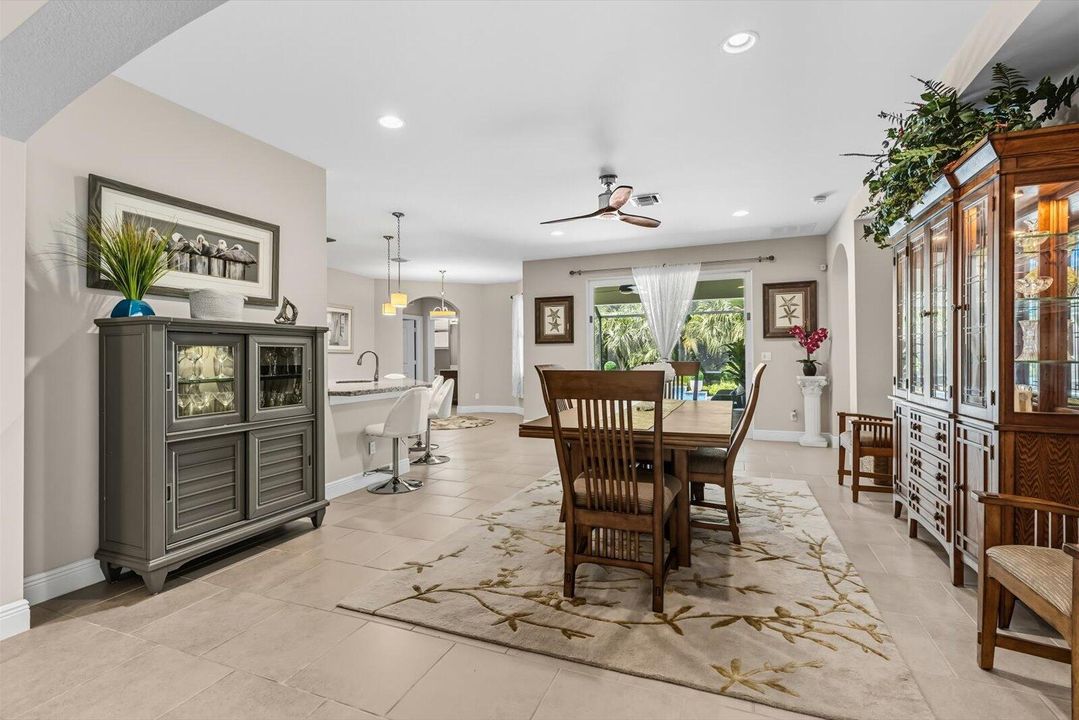 Под контрактом: $925,000 (4 спален, 3 ванн, 2444 Квадратных фут)