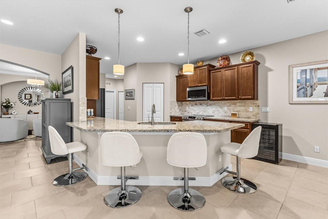 Под контрактом: $925,000 (4 спален, 3 ванн, 2444 Квадратных фут)